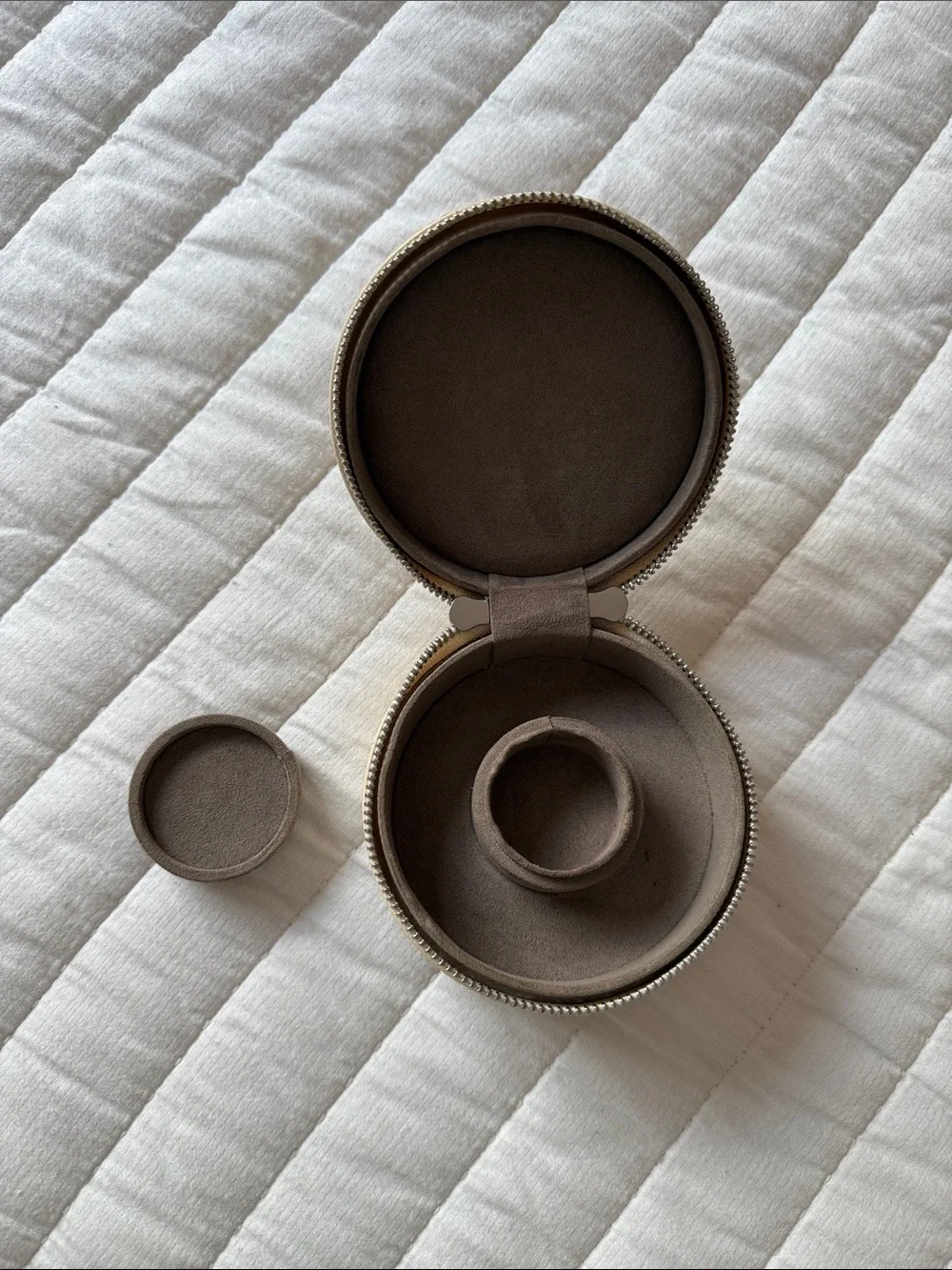 WOLF Beige Round Leather Jewelry Travel Case
